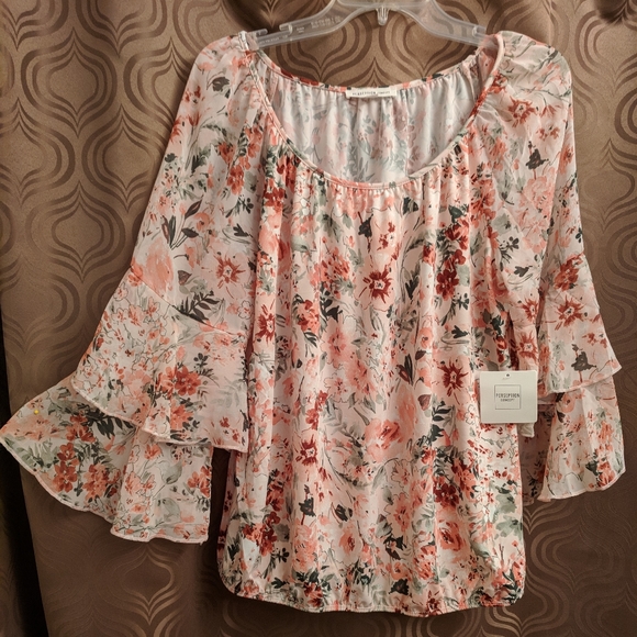 PerSeption Concept Tops - Perseption Concept Top. Size M.Peach Floral print